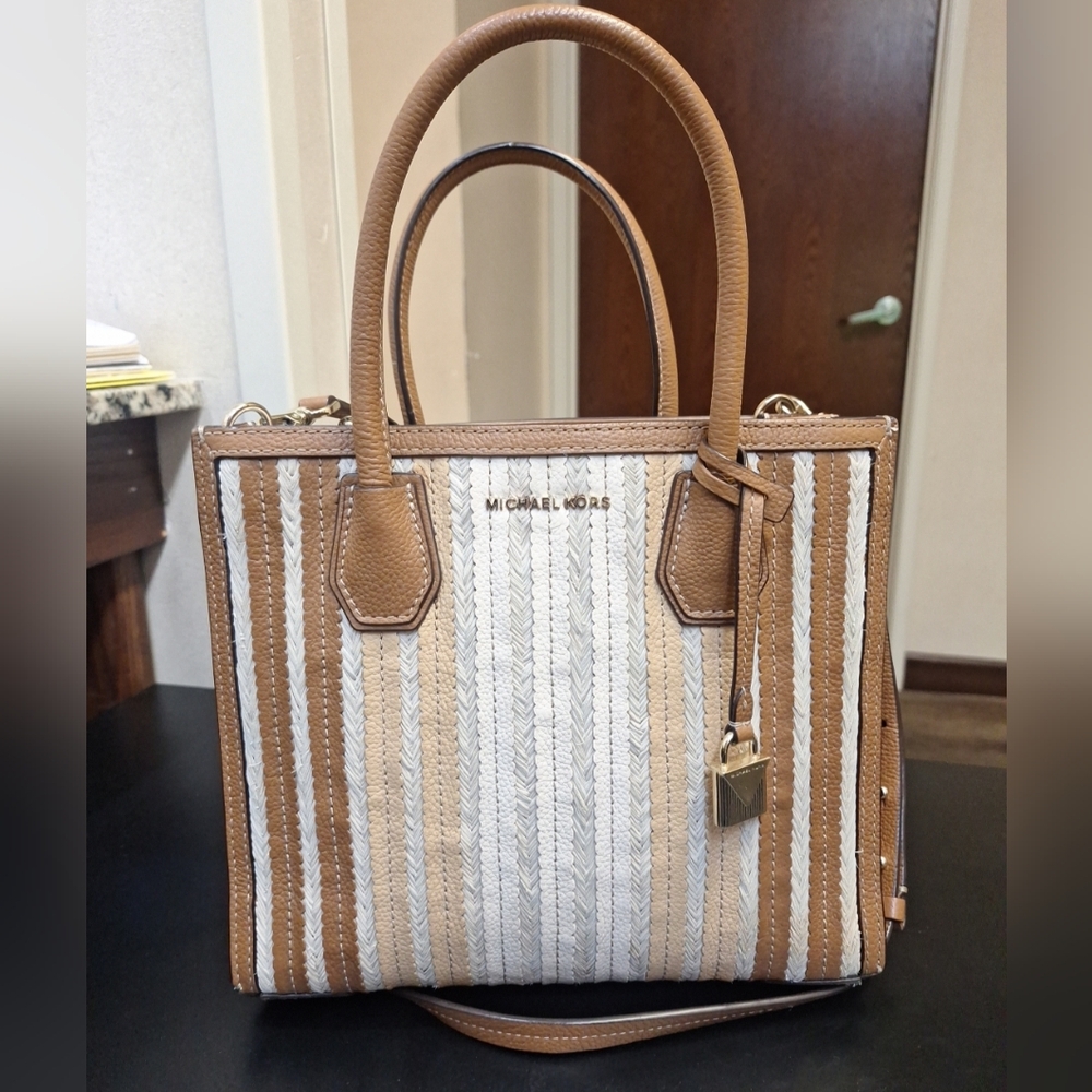 Michael Kors Mercer Medium Tan Cream Leather Messenger Bag Purse Crossbody